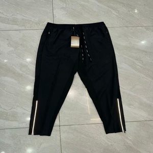 Pantalones deportivos reflectantes para hombre con cintura elástica, pantalones atléticos ligeros y transpirables para gimnasio y entrenamiento. - Product Image 2