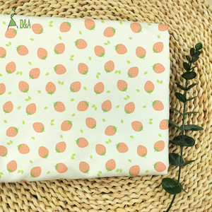 Accessori con Stampa di Fragole Cartoon Carine, Ecologici e Sostenibili, in Poliestere 100% di Alta Qualità, Leggeri e Resistenti alle Pieghe - Product Image 5