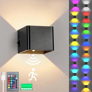 Lampe murale magnétique USB rechargeable Cube RGBCW, style européen, avec variateur d'intensité, lampe de chevet - Product Image 1