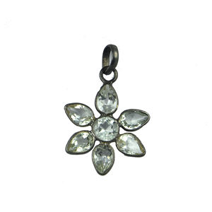 Pendentif Fleur Fait Main en Argent Sterling 925 Plaqué Noir avec Améthyste Verte Naturelle 4x6mm en Forme de Poire et Sertissage Clos - Product Image 1