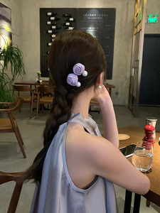 Horquilla lateral con diseño de rosa y flor de perlas, para flequillo y cabello suelto, accesorio para el cabello con estilo floral y elegante. - Product Image 2