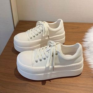 Nouvelles chaussures décontractées pour femmes 2026, baskets blanches à semelle épaisse tendance, chaussures de marche quotidiennes polyvalentes pour le campus - Product Image 3