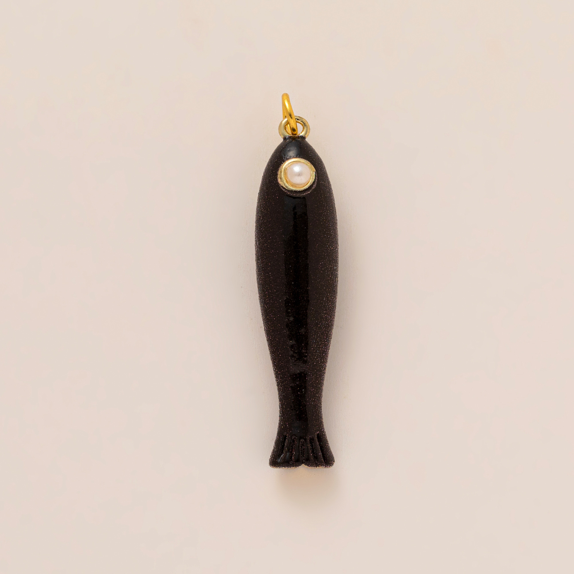 gold black fish 4