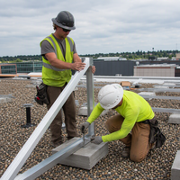 Structure de montage solaire en aluminium sur mesure, kit de support inclinable réglable pour système photovoltaïque commercial sur toiture