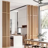 Puertas correderas de madera maciza de diseño moderno, paneles de listón de partición de madera Interior de nuevo lanzamiento para apertura Manual de dormitorio