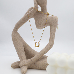 U-Shaped Pendant Necklace Women Stainless Steel Gold Horseshoe Clavicle Chain Everyday Wear Jewelry - Product Image 2