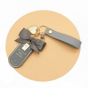 Llavero de coche con forma de corazón, bonito y original, venta al por mayor en línea de fábrica con MOQ bajo, ideal como colgante para coche, regalo de cumpleaños para mujer y marcapáginas. - Product Image 4