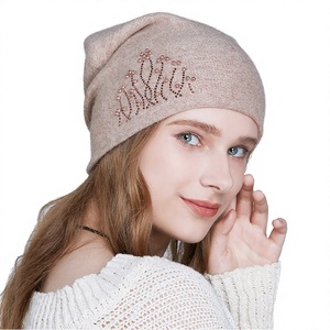 Gorros de Invierno para Mujer con Pedrería, Diseño Personalizado, Lujosos y Bonitos, con Patrón Floral, de Poliéster/Algodón, Tejido de Punto Acanalado - Product Image 1