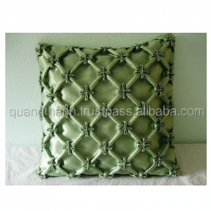 Funda de cojín bordada - Product Image 1