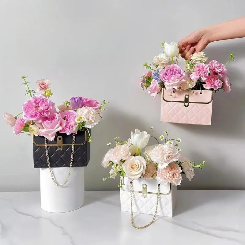 लोकप्रिय फूल पैकेजिंग बैग हैंडबैग के साथ रचनात्मक आयताकार गुलदस्ता उपहार छोटे फूल बैग धातु की चेन