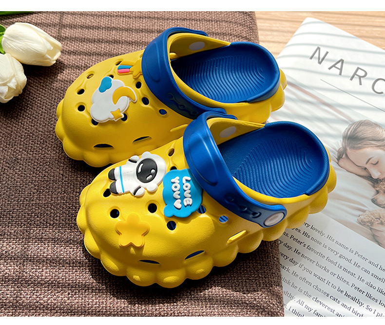 2023 Children's Soft Soled Slippers EVA Upper Slippers Sandals Kids Clogs Hole Shoes Summer Garden Shoes