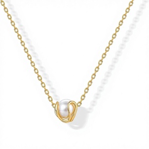 Ensemble de bijoux pour femme PAVOI en alliage d'argent sterling plaqué or 14 carats avec collier et boucles d'oreilles clous en forme de coquille de perle - Product Image 3