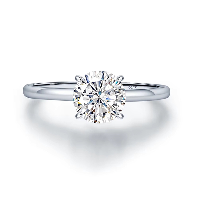 Classic 1/2 Carat Four-Claw Moissanite Rhodium Plated Unisex Ring 925 Sterling Silver Plain Band Bestseller Jewelry OEM/ODM