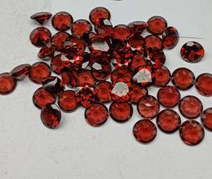 Piedras Preciosas de Granate de Mozambique Naturales Redondas de 6 mm, Alta Calidad 3A, Corte Facetado Suelto para Joyería, Color Rojo Marrón, 0.95 ct, Tercera Corteza - Product Image 1