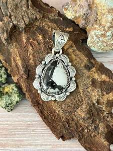 Pendentif en argent sterling fait main pour Noël, turquoise Kingman, buffle blanc - Product Image 4