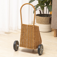 Panier cadeau pour bébé tissé en plastique tressé à la main avec roues pour le stockage de la rentrée scolaire et accessoire photo pour bébé