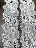 Dentelle blanche de haute qualité en maille filet, tricotée, transparente, avec broderie florale grande et ajourée, bordure festonnée, pour robe et vêtement féminin