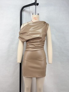 Gaun <span class=keywords><strong>Mini</strong></span> wanita, Gaun kasual klub pesta seksi lipit Bodycon PU tanpa tali mode baru musim panas untuk wanita - Product Image 6
