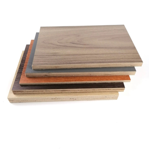 Panneau <span class=keywords><strong>de</strong></span> contreplaqué <span class=keywords><strong>de</strong></span> bouleau <span class=keywords><strong>de</strong></span> 18 mm <span class=keywords><strong>de</strong></span> qualité B/BB BB/CC, prix <span class=keywords><strong>de</strong></span> gros usine, qualité construction, pour la construction navale et marine - Product Image 2