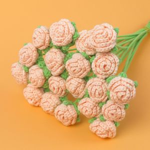 Bouquet de fleurs artificielles en tricot, roses bulles faites à la main, cadeau pour la Saint-Valentin ou un anniversaire de fille. - Product Image 1