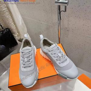 Zapatillas Deportivas Casuales con Cordones en Bloques de Color Negro, Blanco y Naranja, con Suela Gruesa y Cómodas para Correr, para Hombre y Mujer - Product Image 3