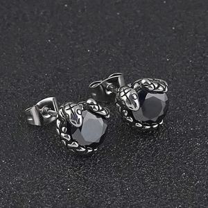 Boucles d'oreilles clous tête de mort fantôme rétro en diamant, directement de l'usine, pour femmes, en acier titane et acier inoxydable 316, bijoux tendance style punk - Product Image 1