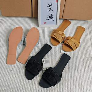 Chaussures imprimées tendance, uniques et de qualité supérieure, faites à la main, en daim et velours antidérapant, pour tous, disponibles en différentes couleurs et tailles. - Product Image 2