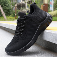 Baskets décontractées sportives respirantes et légères pour hommes, avec un design minimaliste noir pur pour le dessus et une semelle souple et amortie