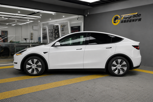 Vinilo automotriz metalizado blanco PET de alto brillo, antiarañazos, autoadhesivo, con tecnología de liberación de aire, rollo de película para rotulación de vehículos, venta al por mayor. - Product Image 4