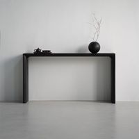 Table console noire moderne Wabi-Sabi, table de couloir élégante en charbon mat avec silhouette architecturale, bureau de couloir minimaliste