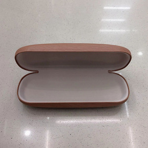 Étui à lunettes en PU personnalisé, étui rigide portable pour lunettes de femmes et d'hommes, forme rectangulaire en bois - Product Image 6