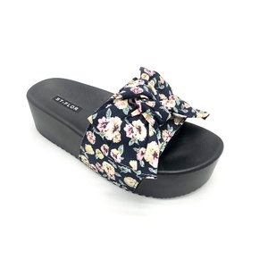 Claquettes à talons hauts pour <span class=keywords><strong>femme</strong></span>, chaussures d'été à motif Floral, avec nœud papillon et plateforme, OEM/ODM, 2020 - Product Image 2