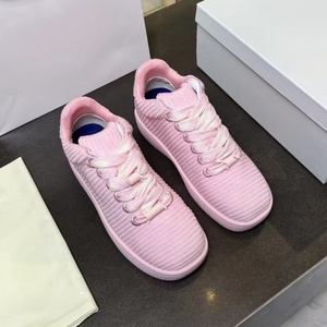 Chaussures de skate basses à lacets épais en tissu tricoté respirant à rayures verticales, légères et décontractées pour femmes - Product Image 4