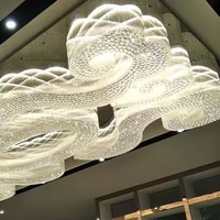 Lustre suspendu JYLIGHTING en cristal avec boucles entrelacées et cavités, idéal pour la rénovation complète des hôtels Andaz