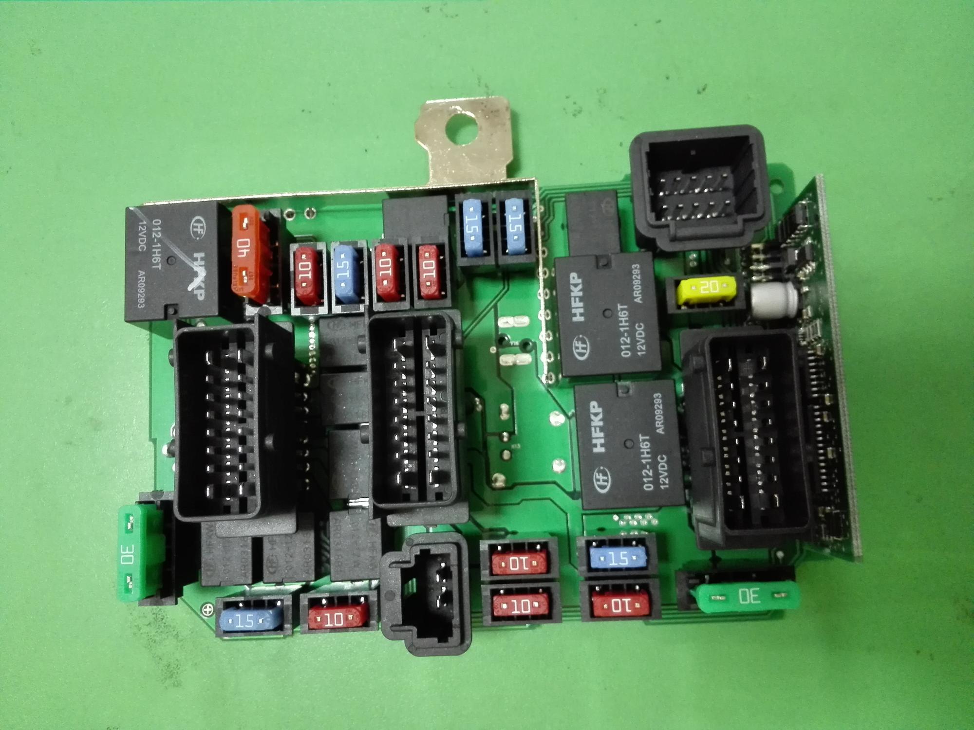 HL電気自動車エンジンヒューズボックスユニットアセンブリ