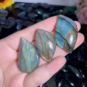 Pendentif en pierres précieuses naturelles en gros, <span class=keywords><strong>labradorite</strong></span> bleue et <span class=keywords><strong>jaune</strong></span>, tranches de cristal colorées à reflets, idéal pour la décoration et les cadeaux - Product Image 2