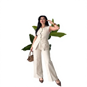 Ensemble de costume en satin crème pour femmes, col mandarin, boutons sur le devant, pantalon long, coupe classique, saison printemps - Product Image 1