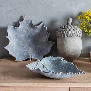 Ornamento de hoja de abedul gris desgastado - Product Image 1