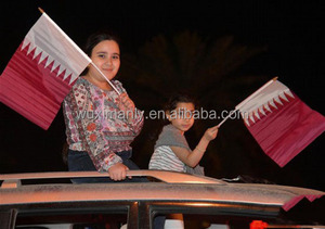 Drapeau agitant à la main de jeu de sport en gros avec poteau 100% drapeaux agitant à la main du Qatar en polyester - Product Image 4