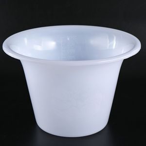 Escupidera de Plástico Engrosado con Graduaciones para Uso Hospitalario y Doméstico 2000ml - Product Image 2