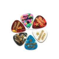 Fabricant de plectres de guitare : Vente de plectres de guitare personnalisés avec logo, formes variées, matériaux variés, conception sur mesure par l'acheteur, différents procédés d'impression, en feuille.