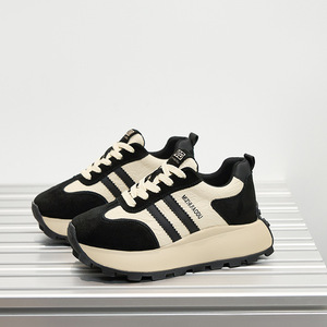 Chaussures de sport décontractées pour femmes, fabriquées en Chine, de haute qualité, personnalisées, simples, conçues pour la marche lente. - Product Image 1
