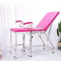 Table d'examen gynécologique en métal renforcé avec dossier réglable, coussin en éponge dense et système de verrouillage pour usage clinique