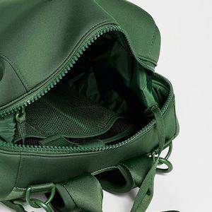 Mochila Pañalera Grande de Neopreno Personalizada Keymay, Portátil e Impermeable, para Artículos Esenciales del Bebé, con Cambiador, Multifuncional, con Cierre - Product Image 3