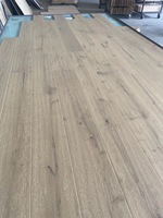 Plancher en bois massif de chêne de style européen haut de gamme pour salon, parquet contrecollé pour maison