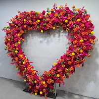 Arche de fleurs artificielles en soie rouge en forme de cœur pour scène, pelouse extérieure ou vitrine, idéale pour la Saint-Valentin ou un mariage