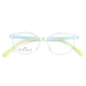 Gafas Infantiles Danyang con Montura Ovalada 66005, Lentes Acrílicas TR, Patillas Antideslizantes de Dos Tonos, Almohadillas Nasales de Silicona en Forma de U - Product Image 2