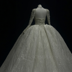 Vestido de Novia Moderno y Elegante NT81, Sin Espalda, Color Marfil, con Encaje Floral, Cuentas de Cristal y Mangas Largas Abullonadas - Product Image 6