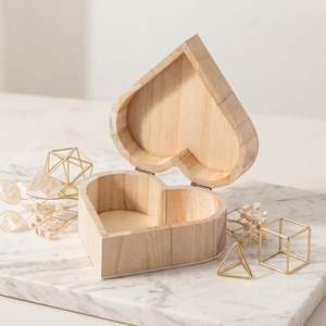 Boîte <span class=keywords><strong>en</strong></span> <span class=keywords><strong>bois</strong></span> naturel <span class=keywords><strong>en</strong></span> forme de cœur avec couvercle <span class=keywords><strong>à</strong></span> charnières, boîte <span class=keywords><strong>à</strong></span> <span class=keywords><strong>bijoux</strong></span> <span class=keywords><strong>en</strong></span> <span class=keywords><strong>bois</strong></span> vierge <span class=keywords><strong>en</strong></span> forme de cœur pour cadeau de demande <span class=keywords><strong>en</strong></span> mariage, emballage artisanal DIY - Product Image 6