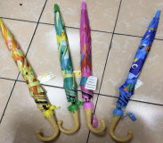 Ombrello per bambini con apertura manuale, 8 stecche, in poliestere, design a cartoni animati, protezione da sole e pioggia, ideale per il ritorno a scuola - Product Image 3